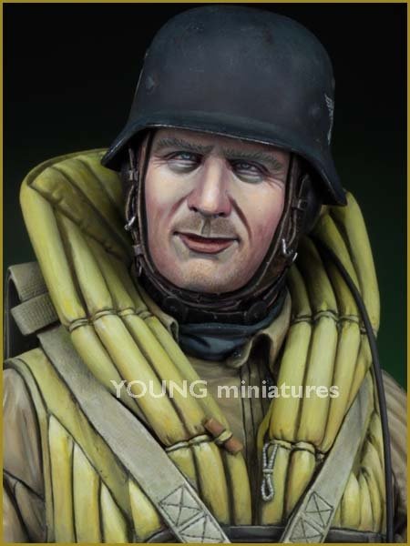 Young Miniatures YM1833 Luftwaffe Bomber Crewman, 1940 1/10 – zdjęcie 8