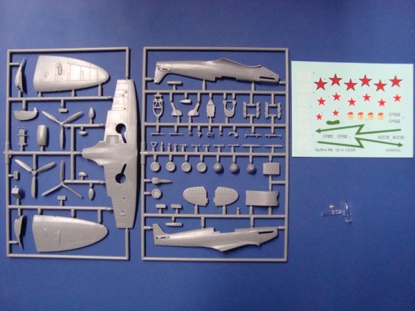 Kovozavody Prostejov KPM0068 Supermarine Spitfire Mk.Vb Red stars 1/72 – image 3