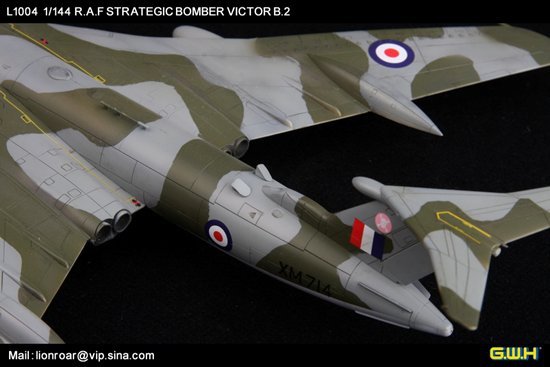 Lion Roar L1004 R.A.F. Strategic Bomber VICTOR B2 1/144 – immagine 6