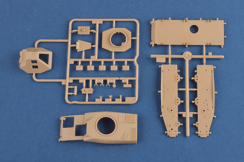 Hobby Boss 83894 French R35 with FCM turret tank 1/35 – zdjęcie 5