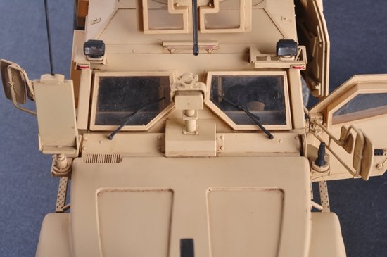 Trumpeter 00930 US M-ATV MRAP 1/16 – image 5