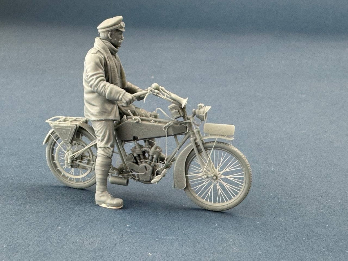 Copper State Models F32-060 German Dispatch Rider standing with a motorcycle (Motorcycle not included) 1/32 – zdjęcie 3
