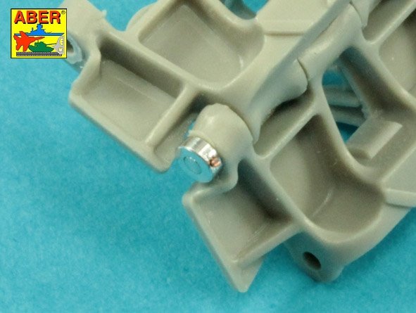 Aber 16170A Set of Pins for Spare Tracks of the Panther Tank (12 Pieces) 1/16 – image 4