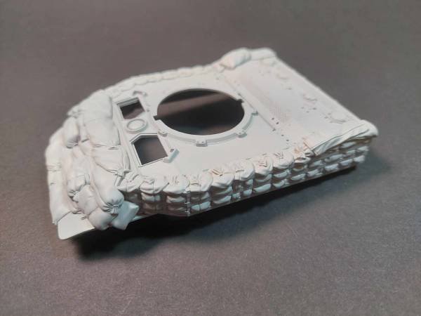 Panzer Art RE35-770 Stuart M5 hull with a frame with sandbags armor 1/35 – zdjęcie 2
