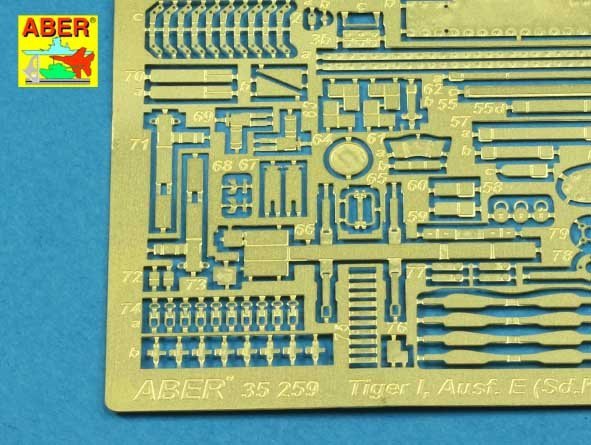Aber 35259 Sd.Kfz.18 Pz.Kpfw.VI Ausf.E Tiger I (s.PzAbt. 501 in Tunisia) 1/35 – image 8