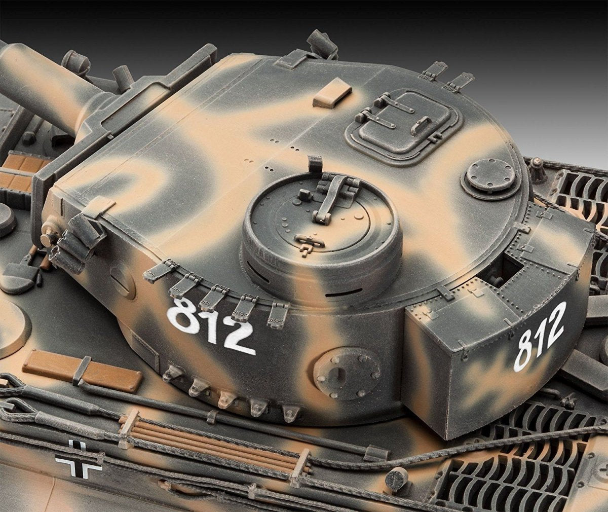 Revell 05790 75 Years Tiger (Model Set) 1/35 – image 5