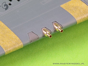 Master AM-48-181 Curtiss P-40 L, N wczesny - celownik, rurka Pitota oraz 4 x owiewki km-ów Browning .50 z żywicznym mocowaniem do modelu EDUARD 1/48