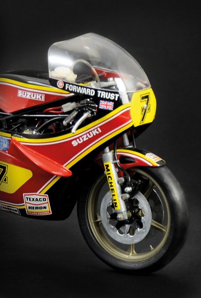 Italeri 4644 Suzuki RG 500 XR27 1/9 – zdjęcie 4