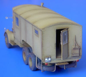 Attack 72817 TATRA T-111-8000 Kundediensttruppwagen 1/72 – image 2