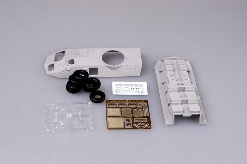 Trumpeter 00393 USMC LAV-AD Light Armored Vehicle-Air Defense 1/35 – zdjęcie 4